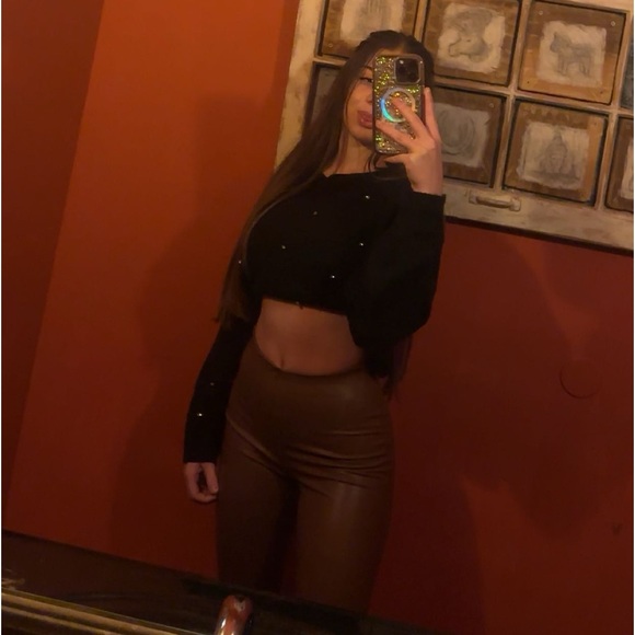 Meet your Posher, Rafaella - Picture 1 of 1